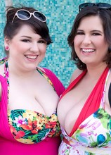 Girls Day Out - Alana Lace and Kelli Maxx (44 Photos) - XL Girls