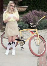 A Girl & Her Bicycle - Codi Vore (55 Photos) - Scoreland