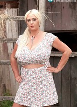 Jugs of The Milk Maid - Emilia Boshe (53 Photos) - Scoreland