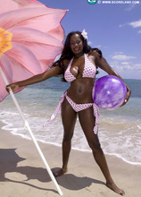 Paradise Found - Nikki Jaye (36 Photos) - Scoreland