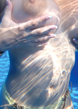 Tits Underwater - Chica and Valory Irene (23 Photos) - Valory Irene