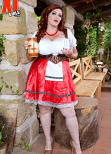 Roxee's Beer Garden Of Big Boobs - Roxee Robinson (85 Photos) - XL Girls