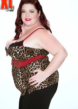 Pin-Up Doll - Trinety Guess (50 Photos) - XL Girls