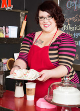 That Busty Barista - Kitty McPherson (50 Photos) - XL Girls