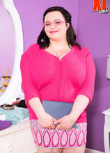 The Bra Shredder - Peyton Thomas (44 Photos) - XL Girls