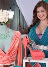 The Hot Store Clerk - Sarah Rae (65 Photos) - XL Girls