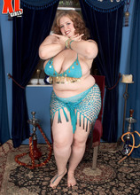 Deep-Cleavaged Belly Dancer - Miss Isabelle (75 Photos) - XL Girls