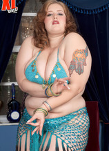 Deep-Cleavaged Belly Dancer - Miss Isabelle (75 Photos) - XL Girls
