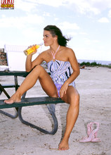 Bare Beachcomber - Heather (68 Photos) - Leg Sex
