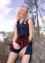 Sexing it up outdoors - Morgan (41 Photos) - Naughty Mag